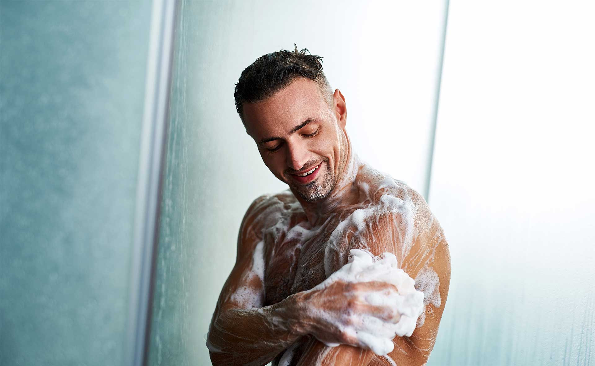 Best Body Wash for Men To Keep You Clean and Smelling Nice - LR